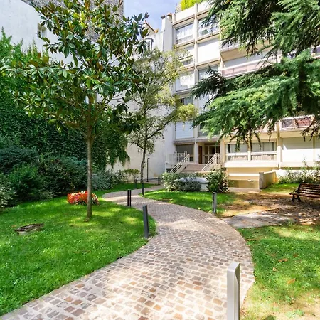 Luxury Living In Saint Germain * Paryż